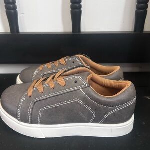 Zoe & Zack kids skid resistant shoes (1) nwot